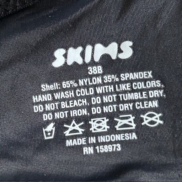 Skims Smoothing Strapeless Bra Onyx, size  38B - Picture 5 of 7